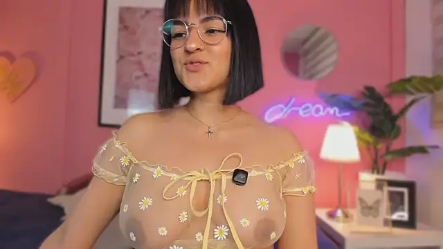 Snapshot of SoySaraa chatting on September 2025 05:41:01 AM SoySaraa online show from September 2025 05:41:01 AM