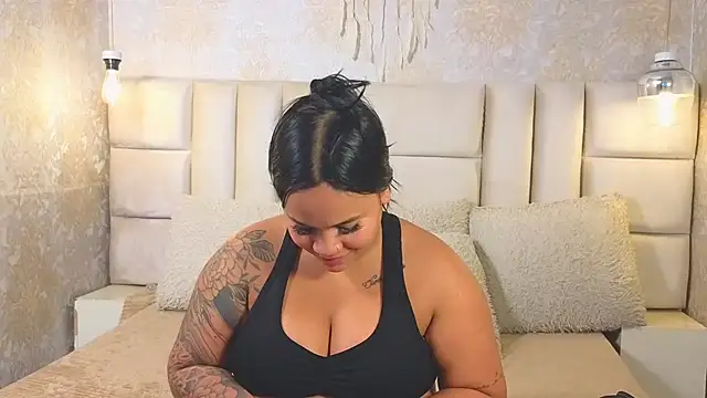 EmilyQueen3x online show from May 2026 01:40:01 PM