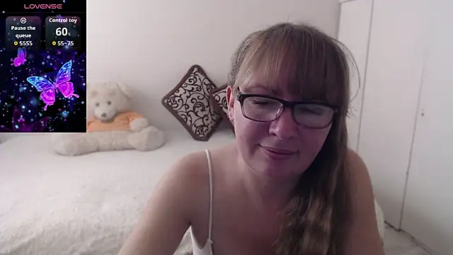 Snapshot of MargotLot chatting on November 2025 05:01:02 AM MargotLot online show from November 2025 05:01:02 AM