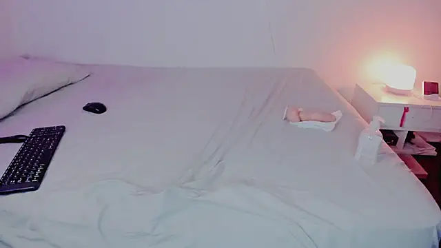 Snapshot of Amelia75 chatting on December 2024 01:22:01 AM Amelia75 online show from December 2024 01:22:01 AM