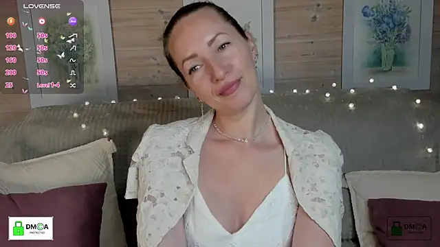 Queenymel online show from October 2025 03:21:01 PM