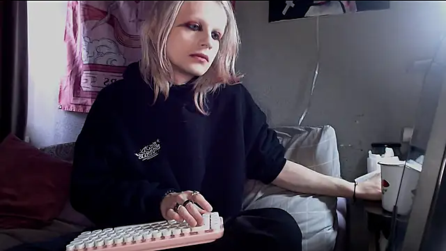 Alien Bella online show from March 2026 08:41:01 AM