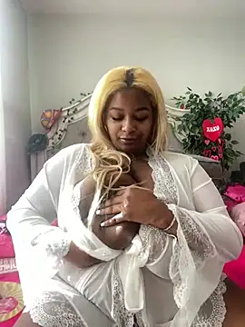 Snapshot of BigFineSelena chatting on February 2025 03:07:01 PM BigFineSelena online show from February 2025 03:07:01 PM