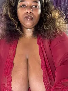 Snapshot of BigFineSelena chatting on February 2026 12:09:01 AM BigFineSelena online show from February 2026 12:09:01 AM