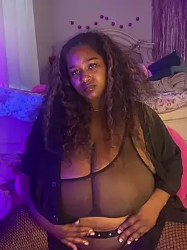Snapshot of BigFineSelena chatting on June 2026 01:04:02 AM BigFineSelena online show from June 2026 01:04:02 AM