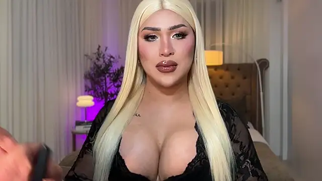 Snapshot of Your_Majesty_Tyra chatting on October 2025 04:41:02 AM Your Majesty Tyra online show from October 2025 04:41:02 AM