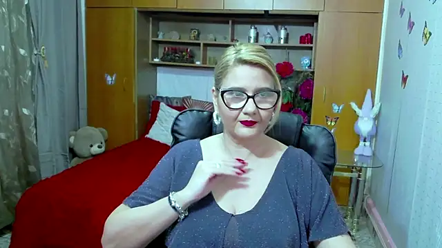 Snapshot of LucilleFenlys chatting on February 2025 10:10:02 PM LucilleFenlys online show from February 2025 10:10:02 PM