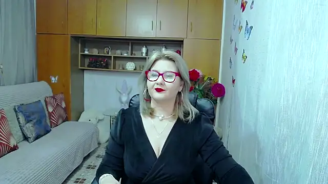 Snapshot of LucilleFenlys chatting on October 2025 09:15:02 PM LucilleFenlys online show from October 2025 09:15:02 PM