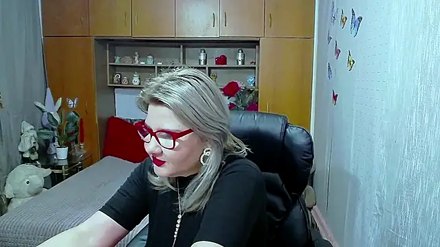 LucilleFenlys online show from March 2026 05:40:01 PM