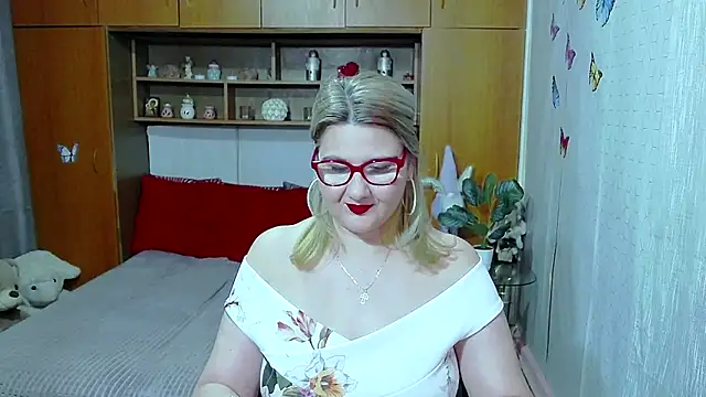 LucilleFenlys online show from May 2026 10:16:02 PM