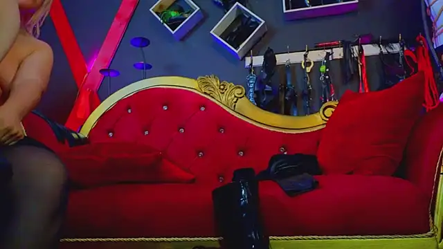 PerlaDivaio online show from September 2025 02:40:01 PM