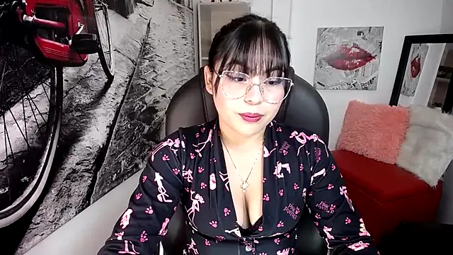 Hana    online show from January 2026 11:43:01 PM