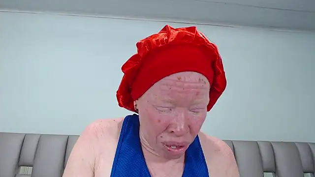 Kittywhiteass online show from September 2025 06:48:02 AM