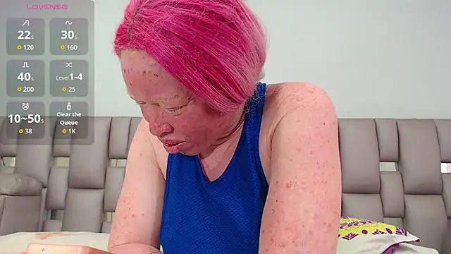 Kittywhiteass online show from November 2025 02:39:02 PM