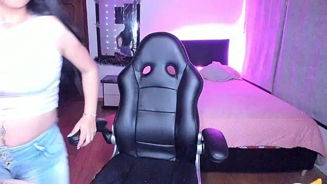 yesie hot online show from December 2024 04:09:01 AM