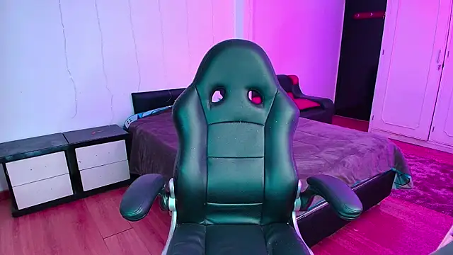 yesie hot online show from November 2025 11:15:01 PM