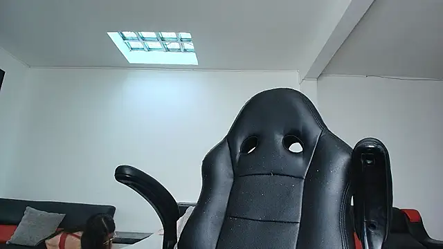 yesie hot online show from February 2026 01:18:01 PM