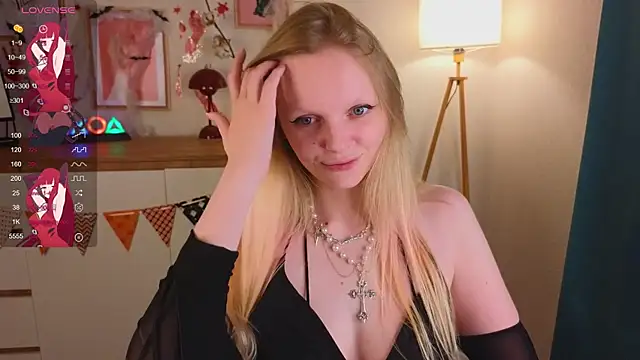 Snapshot of evangel1ne chatting on October 2025 05:47:03 PM evangel1ne online show from October 2025 05:47:03 PM