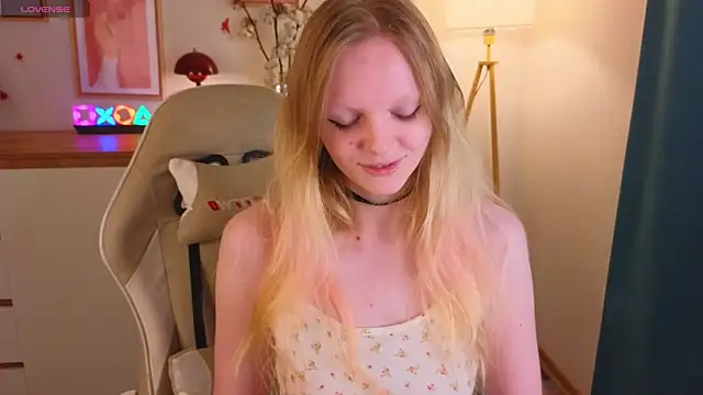 Snapshot of evangel1ne chatting on November 2025 11:51:02 PM evangel1ne online show from November 2025 11:51:02 PM