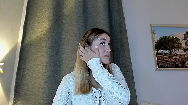 Assh lee  online show from October 2025 01:18:01 PM