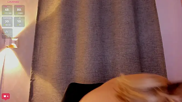 Assh lee  online show from October 2025 01:12:01 PM