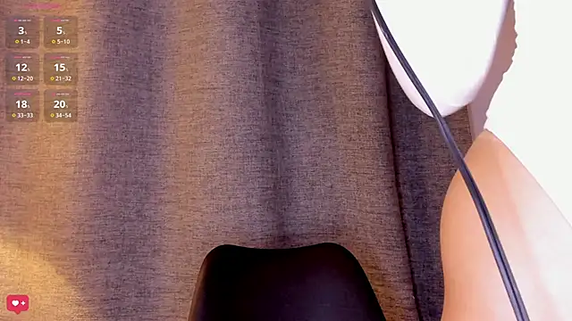 Assh lee  online show from October 2025 01:11:02 PM