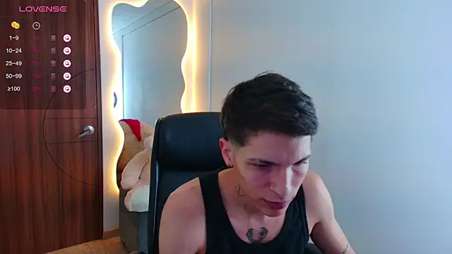 Snapshot of harrisoncuper chatting on January 2025 12:27:01 AM harrisoncuper online show from January 2025 12:27:01 AM