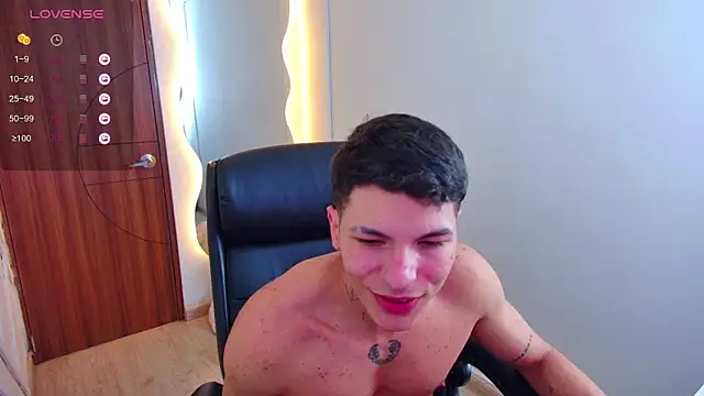 Snapshot of harrisoncuper chatting on November 2025 09:35:02 PM harrisoncuper online show from November 2025 09:35:02 PM