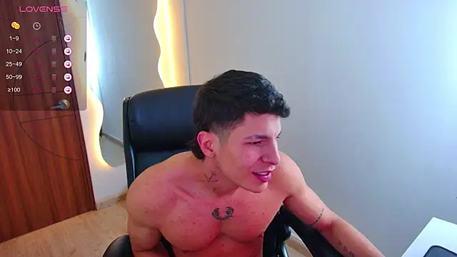 Snapshot of harrisoncuper chatting on November 2025 11:17:01 PM harrisoncuper online show from November 2025 11:17:01 PM