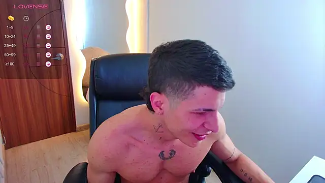 Snapshot of harrisoncuper chatting on December 2025 10:17:02 PM harrisoncuper online show from December 2025 10:17:02 PM