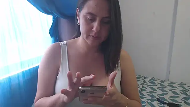 annie 21  online show from September 2025 05:15:02 PM