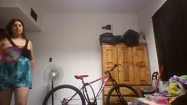 Snapshot of La_pauli_latina chatting on December 2024 04:45:02 AM La pauli latina online show from December 2024 04:45:02 AM