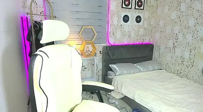 Snapshot of AlexandraMooree chatting on January 2025 02:39:02 AM AlexandraMooree online show from January 2025 02:39:02 AM