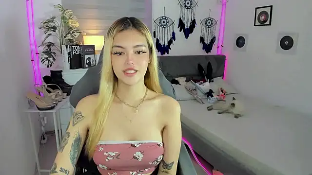 Snapshot of AlexandraMooree chatting on January 2026 09:42:02 PM AlexandraMooree online show from January 2026 09:42:02 PM