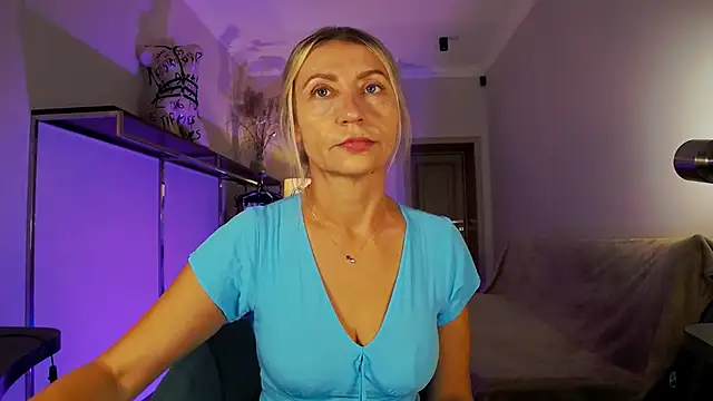 ZoeGrant online show from October 2025 05:35:01 PM