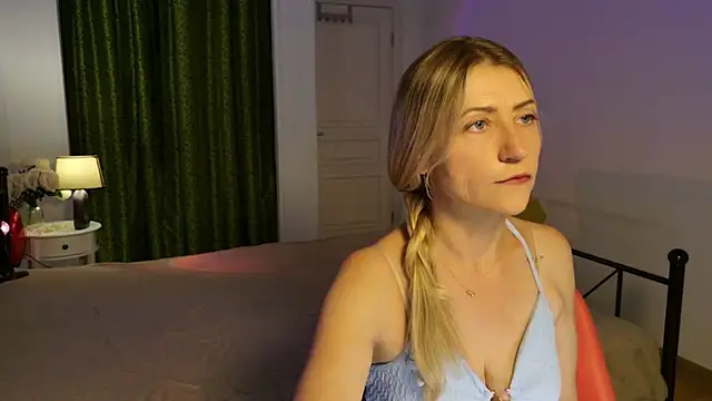 Snapshot of ZoeGrant chatting on May 2026 04:18:02 AM ZoeGrant online show from May 2026 04:18:02 AM