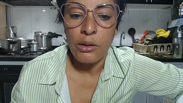 kateleyagrey online show from February 2026 06:33:02 PM