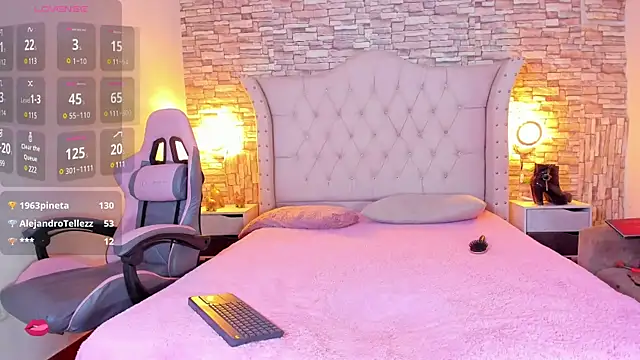 Snapshot of Lucia-sex chatting on March 2025 08:05:01 PM Lucia-sex online show from March 2025 08:05:01 PM