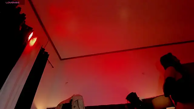 Snapshot of ErinSmith7inches_TS chatting on December 2024 04:45:01 AM ErinSmith7inches TS online show from December 2024 04:45:01 AM