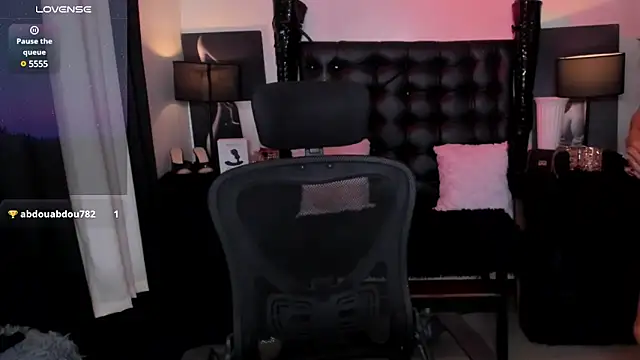 Snapshot of ErinSmith7inches_TS chatting on December 2024 01:23:01 AM ErinSmith7inches TS online show from December 2024 01:23:01 AM