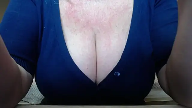 Snapshot of BlondyLeeBest chatting on April 2026 03:00:02 AM BlondyLeeBest online show from April 2026 03:00:02 AM