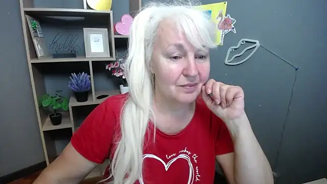 Snapshot of BlondyLeeBest chatting on May 2026 06:27:01 PM BlondyLeeBest online show from May 2026 06:27:01 PM