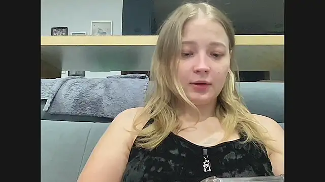 CharmingSarah online show from October 2025 04:30:02 PM