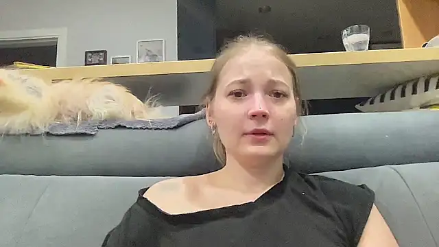 CharmingSarah online show from April 2026 04:40:01 PM