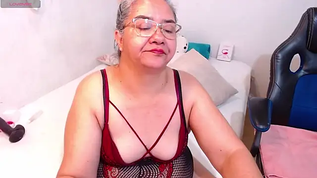 Snapshot of scaelettdubois chatting on January 2025 02:42:02 AM scaelettdubois online show from January 2025 02:42:02 AM