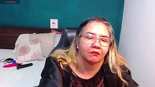 Snapshot of scaelettdubois chatting on February 2025 02:42:02 AM scaelettdubois online show from February 2025 02:42:02 AM