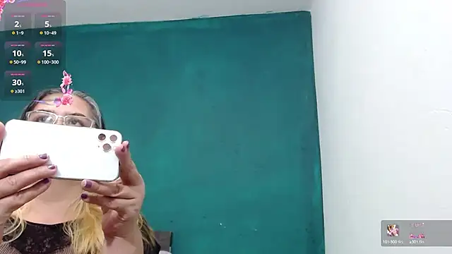 Snapshot of scaelettdubois chatting on March 2025 04:01:01 AM scaelettdubois online show from March 2025 04:01:01 AM