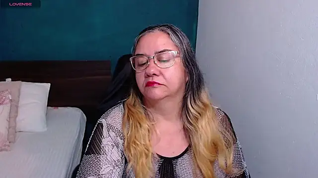 Snapshot of scaelettdubois chatting on September 2025 11:39:02 PM scaelettdubois online show from September 2025 11:39:02 PM