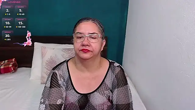 Snapshot of scaelettdubois chatting on October 2025 12:06:01 AM scaelettdubois online show from October 2025 12:06:01 AM