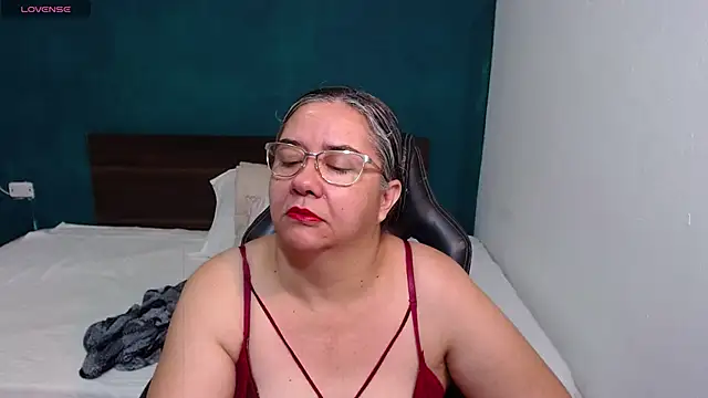 Snapshot of scaelettdubois chatting on October 2025 12:09:02 AM scaelettdubois online show from October 2025 12:09:02 AM